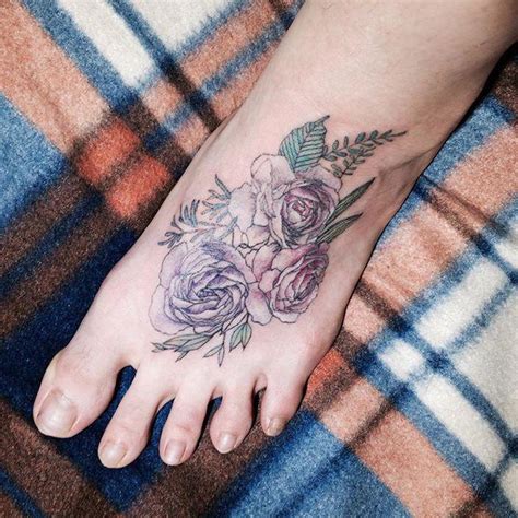 tatuaggio fiore piede|88 Tatuaggi sul piede: Galleria di disegni